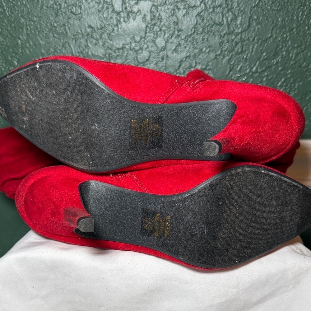 City Classified Red Faux Suede Slouch Boots Women's 7.5 - Picture 6 of 8